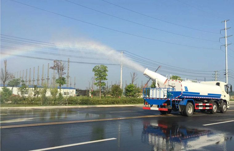 東風(fēng)柳汽乘龍18方灑水抑塵綠化噴灑車(chē)圖片